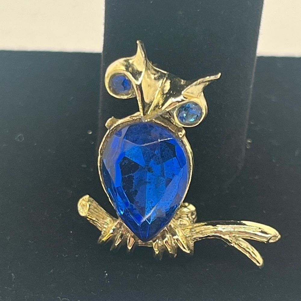 Doddz Jelly Belly style Owl Brooch with Striking Blue Stones. Signed.